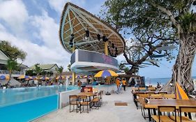 Ark Bar Beach Resort